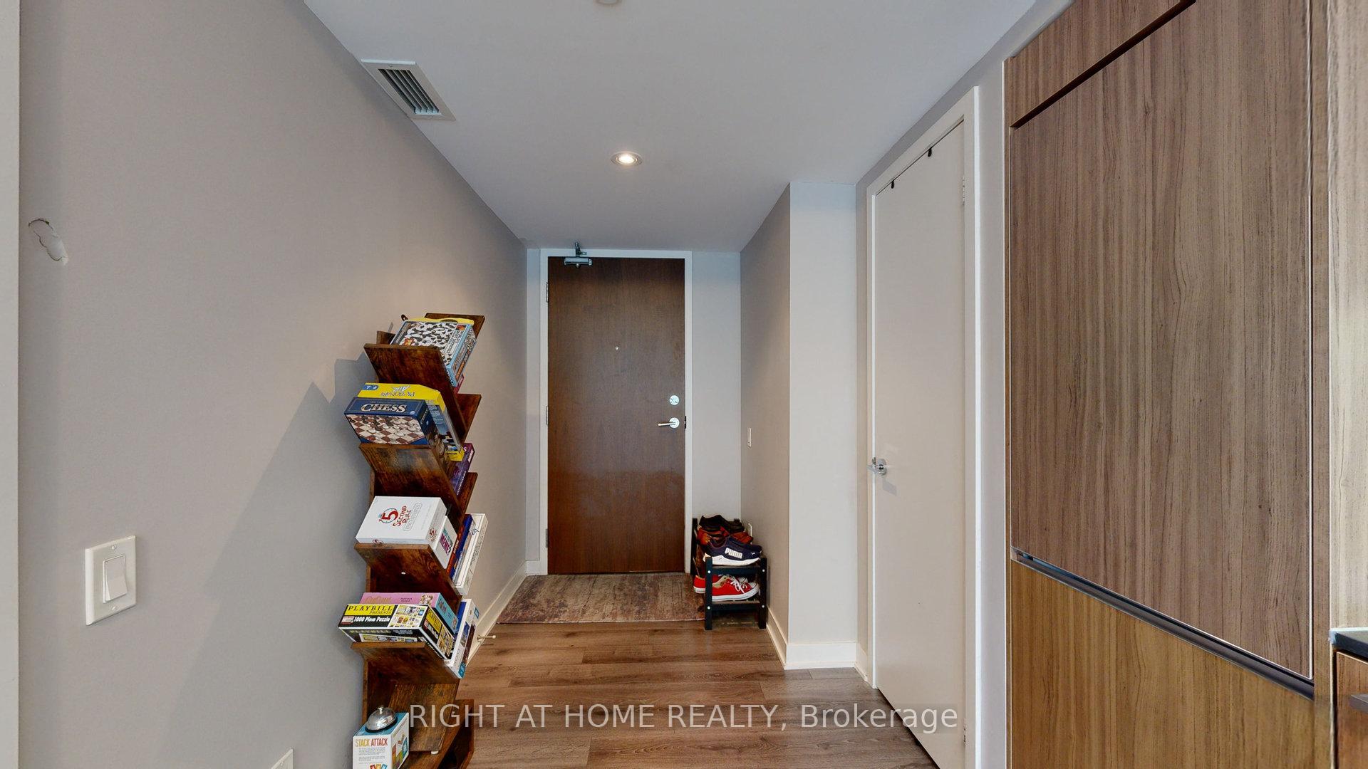 Photo 3 of Unit 1002, 80 Queens Wharf Road, Toronto, Waterfront Communities — HOMEH