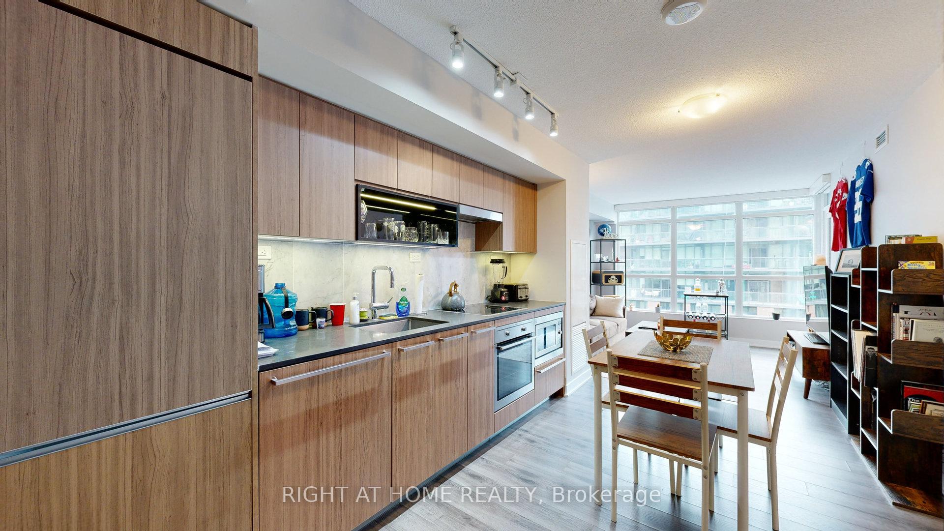 Photo 4 of Unit 1002, 80 Queens Wharf Road, Toronto, Waterfront Communities — HOMEH