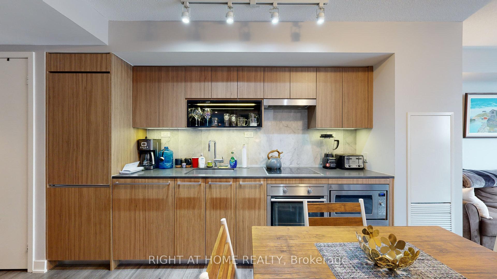 Photo 8 of Unit 1002, 80 Queens Wharf Road, Toronto, Waterfront Communities — HOMEH