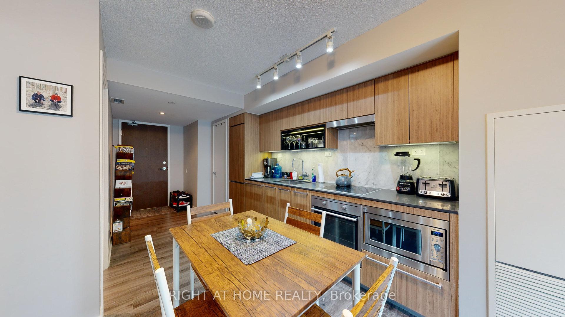 Photo 13 of Unit 1002, 80 Queens Wharf Road, Toronto, Waterfront Communities — HOMEH