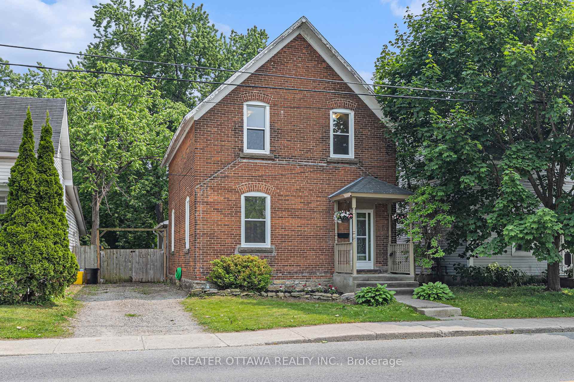 Photo 1 of 66 Lake Avenue E, Carleton Place — HOMEH