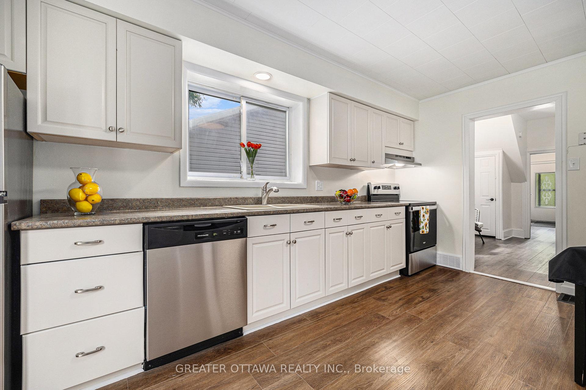 Photo 9 of 66 Lake Avenue E, Carleton Place — HOMEH