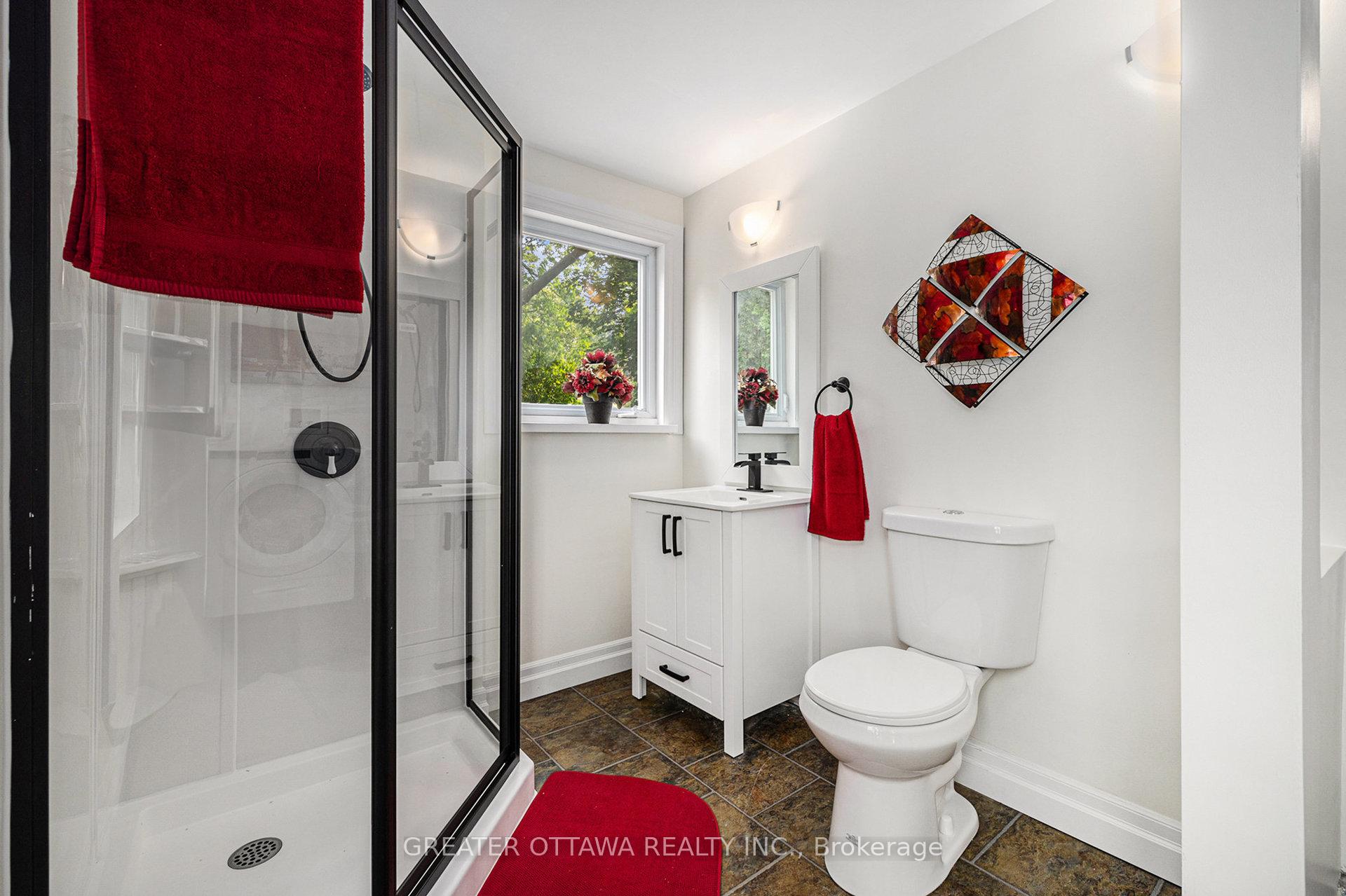 Photo 13 of 66 Lake Avenue E, Carleton Place — HOMEH