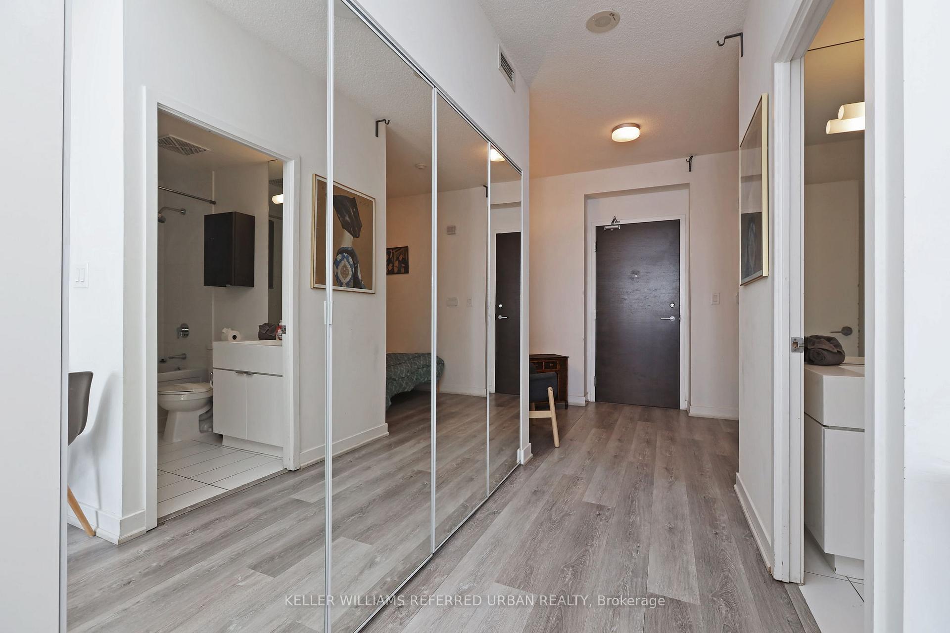 Photo 5 of Unit 3801, 21 Iceboat Terrace, Toronto, Waterfront Communities — HOMEH