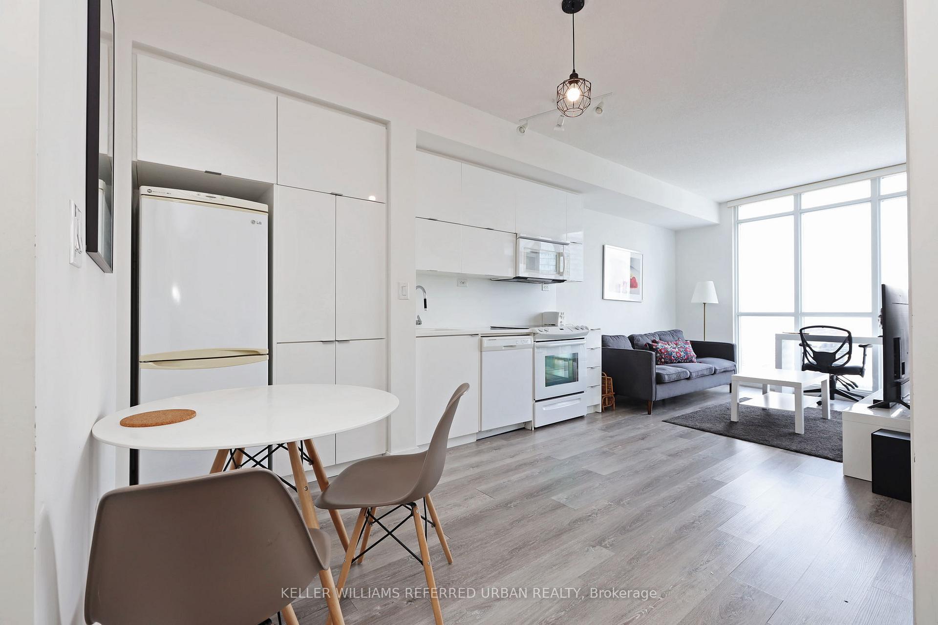 Photo 6 of Unit 3801, 21 Iceboat Terrace, Toronto, Waterfront Communities — HOMEH