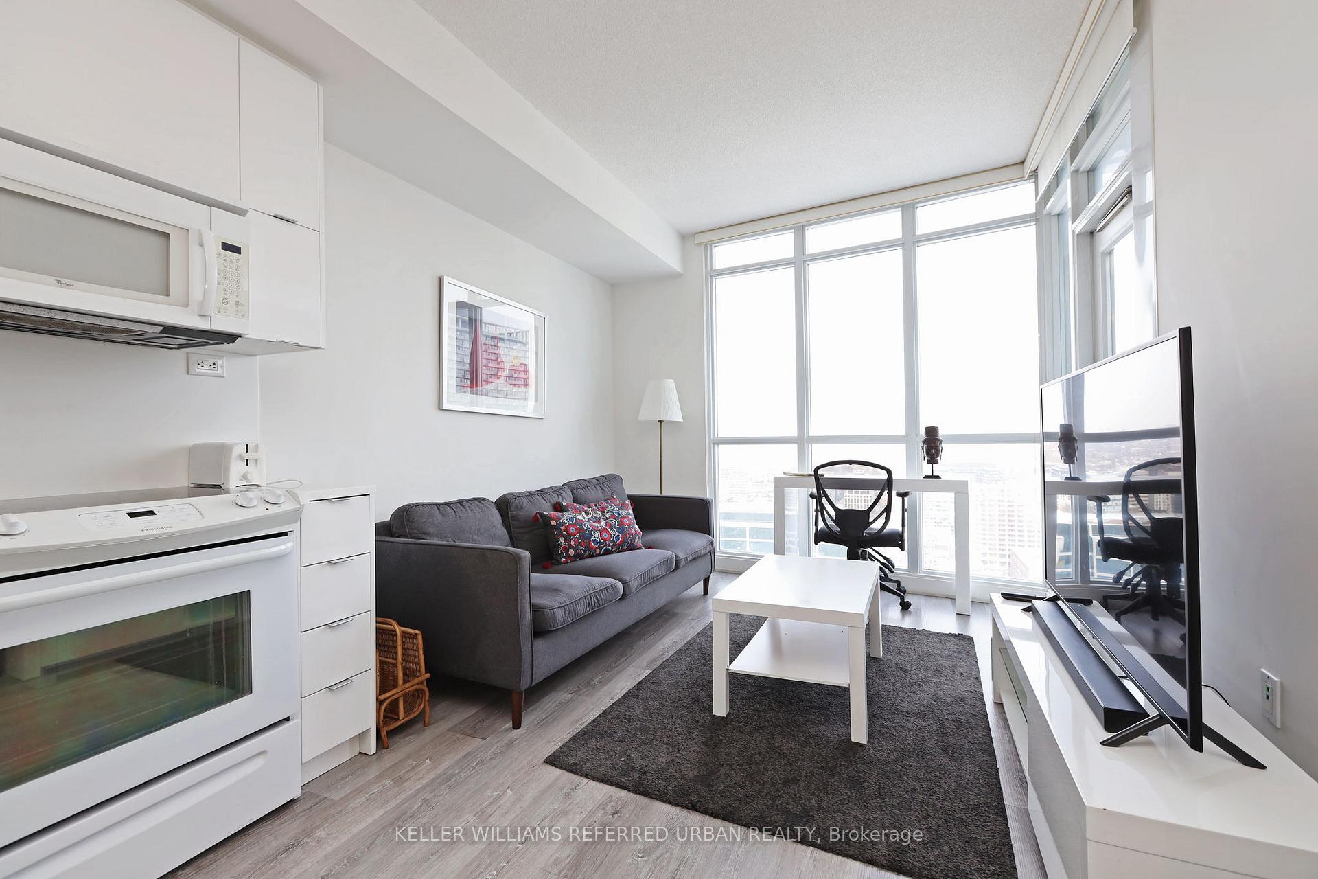 Photo 8 of Unit 3801, 21 Iceboat Terrace, Toronto, Waterfront Communities — HOMEH