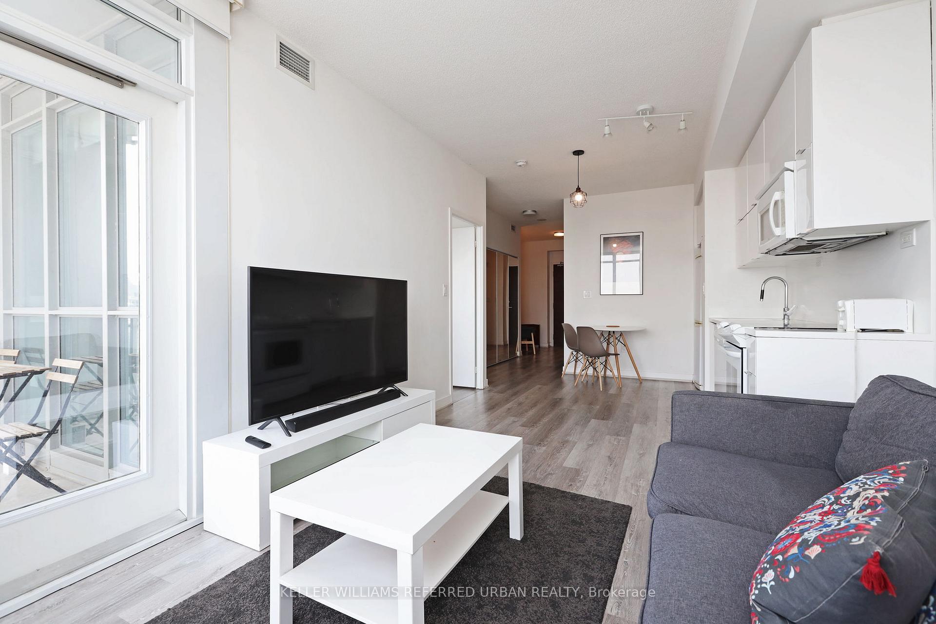Photo 10 of Unit 3801, 21 Iceboat Terrace, Toronto, Waterfront Communities — HOMEH