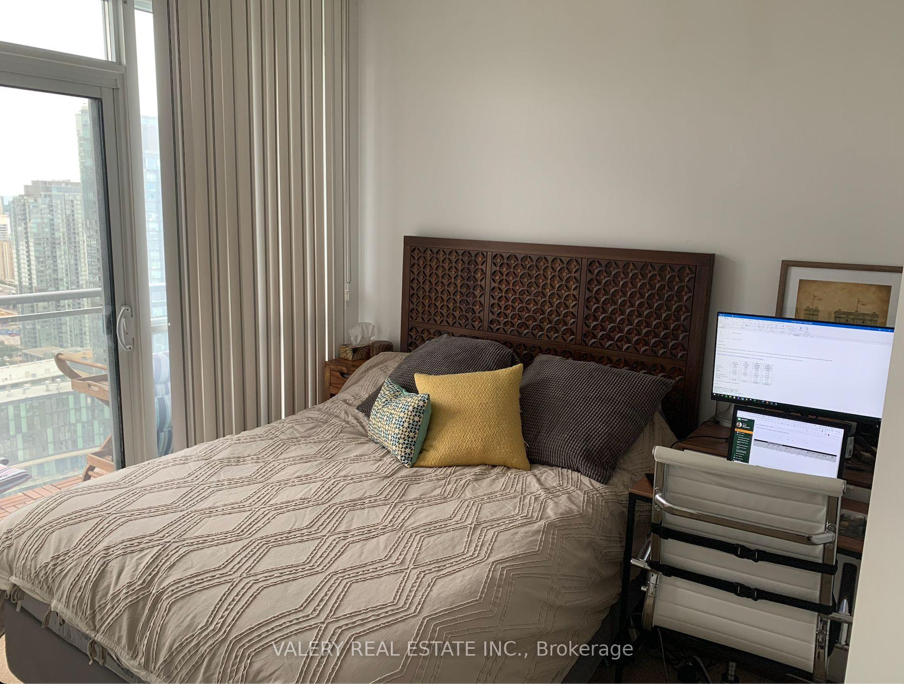 Photo 4 of Unit 4103, 15 Iceboat Terrace, Toronto, Waterfront Communities — HOMEH