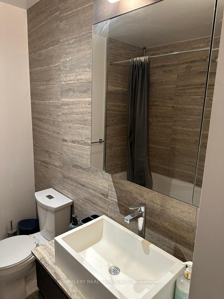 Photo 6 of Unit 4103, 15 Iceboat Terrace, Toronto, Waterfront Communities — HOMEH