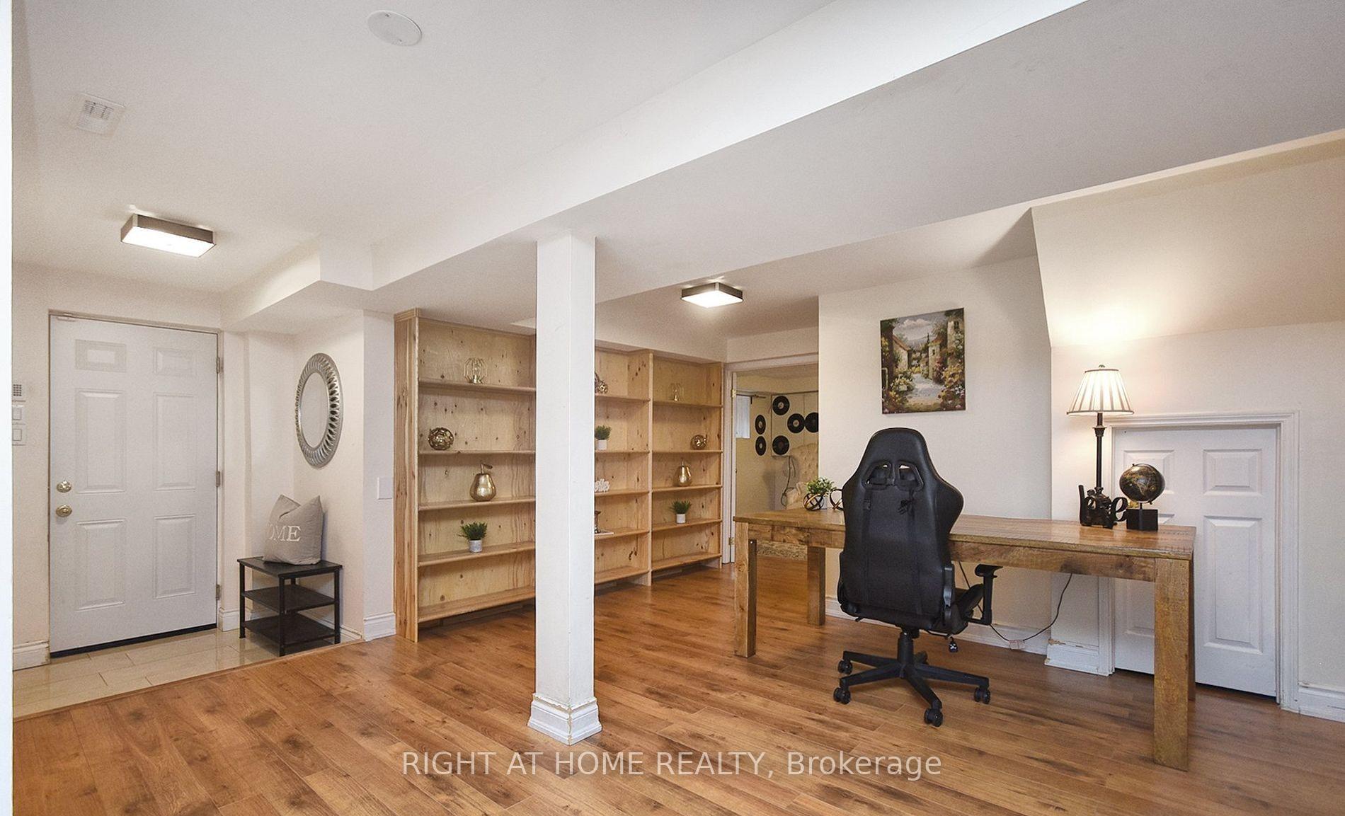 Photo 3 of 142 Kemano Road, Aurora, Aurora Heights — HOMEH