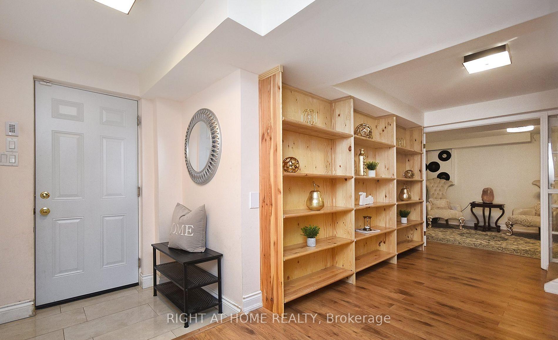 Photo 4 of 142 Kemano Road, Aurora, Aurora Heights — HOMEH