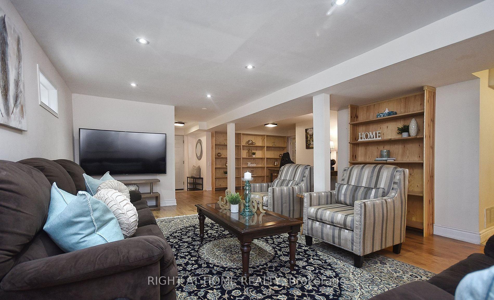 Photo 8 of 142 Kemano Road, Aurora, Aurora Heights — HOMEH