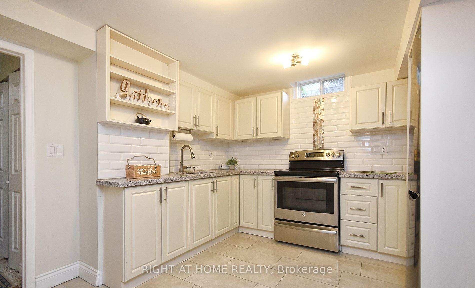 Photo 6 of 142 Kemano Road, Aurora, Aurora Heights — HOMEH