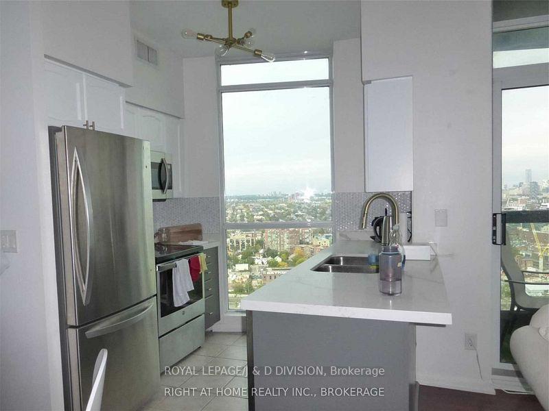 Photo 6 of Unit 3403, 219 Fort York Boulevard, Toronto, Niagara — HOMEH