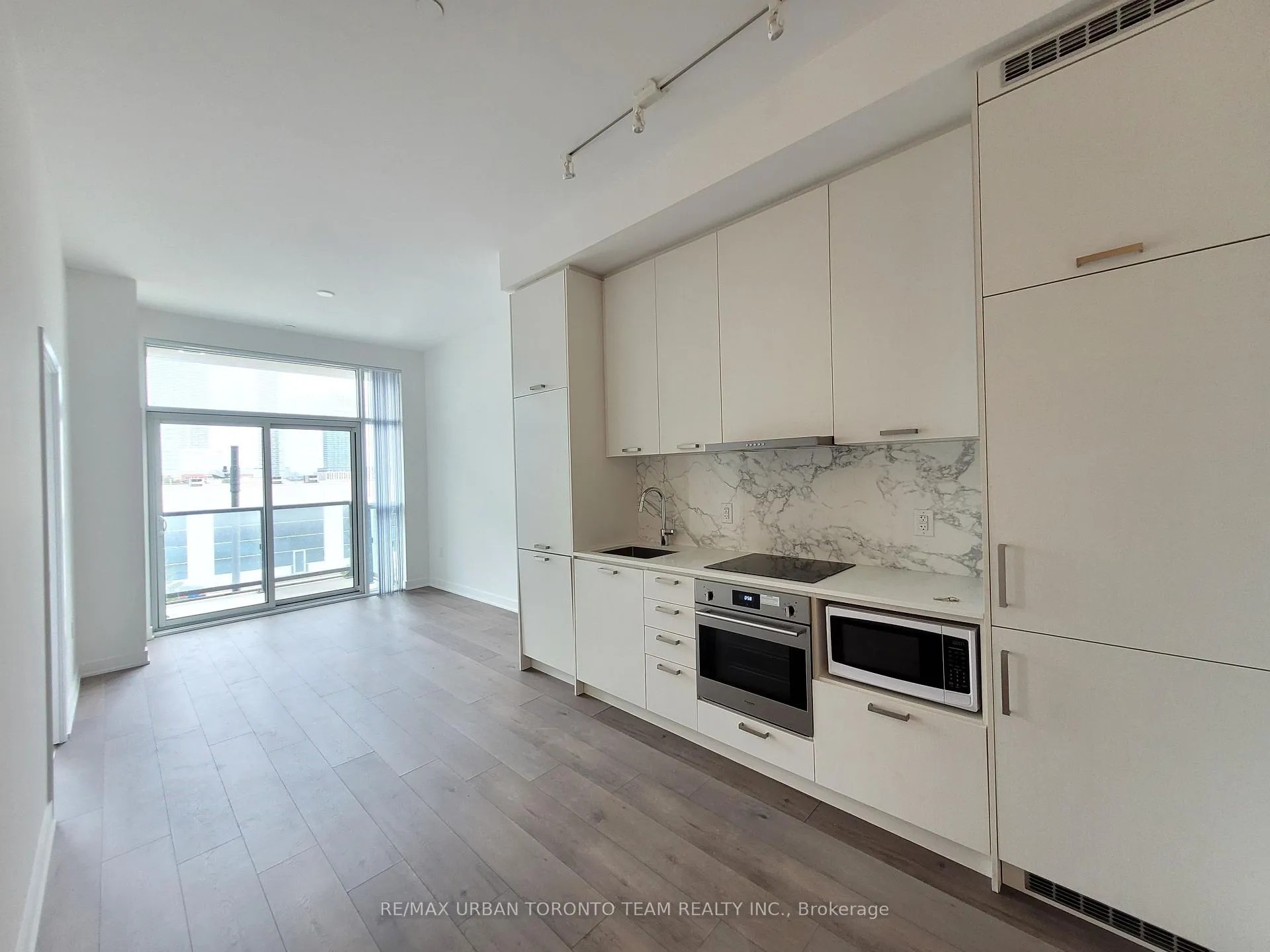 Photo 2 of Unit 316, 38 Honeycrisp Crescent, Vaughan, Vaughan Corporate Centre — HOMEH