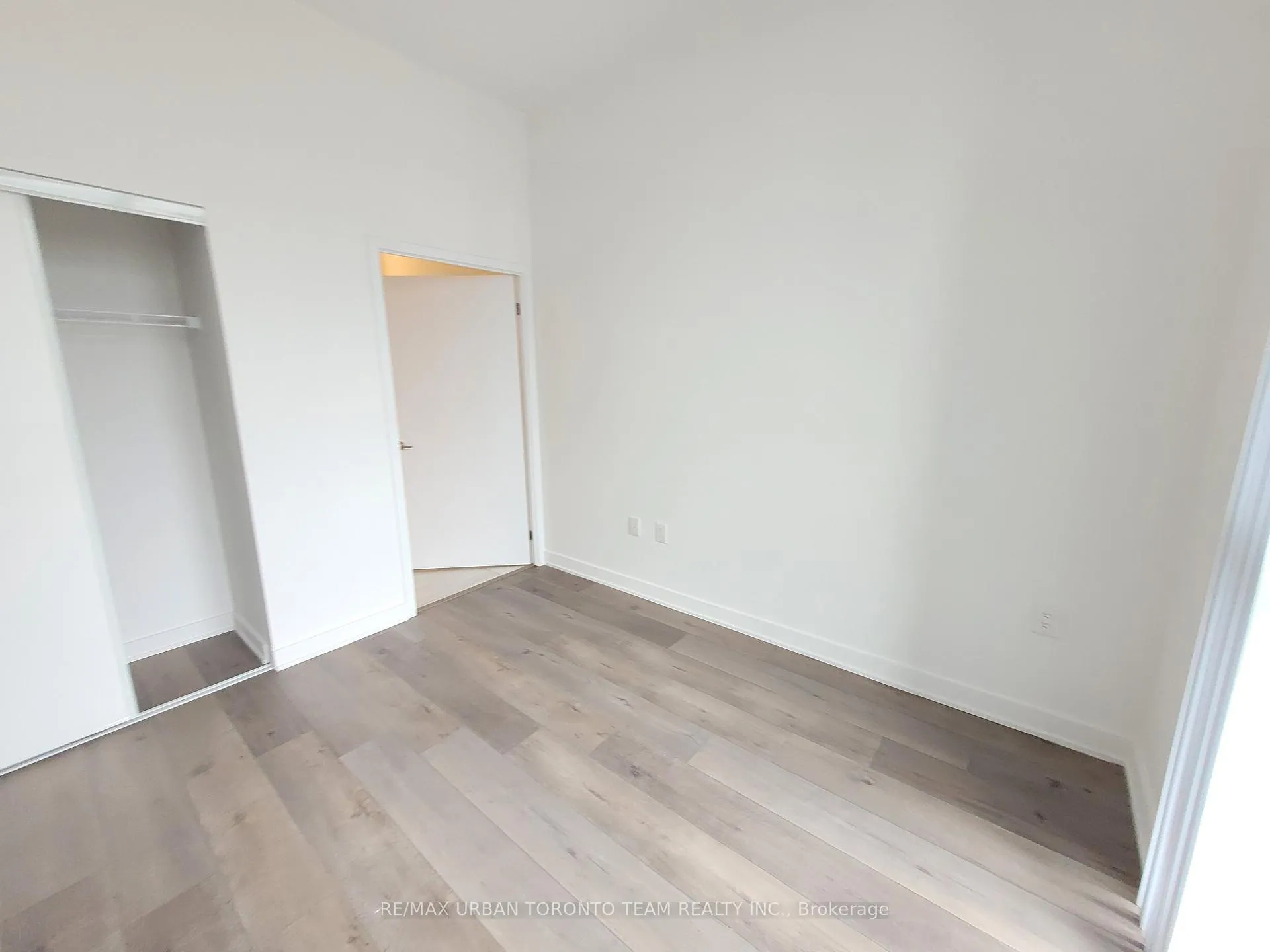 Photo 8 of Unit 316, 38 Honeycrisp Crescent, Vaughan, Vaughan Corporate Centre — HOMEH