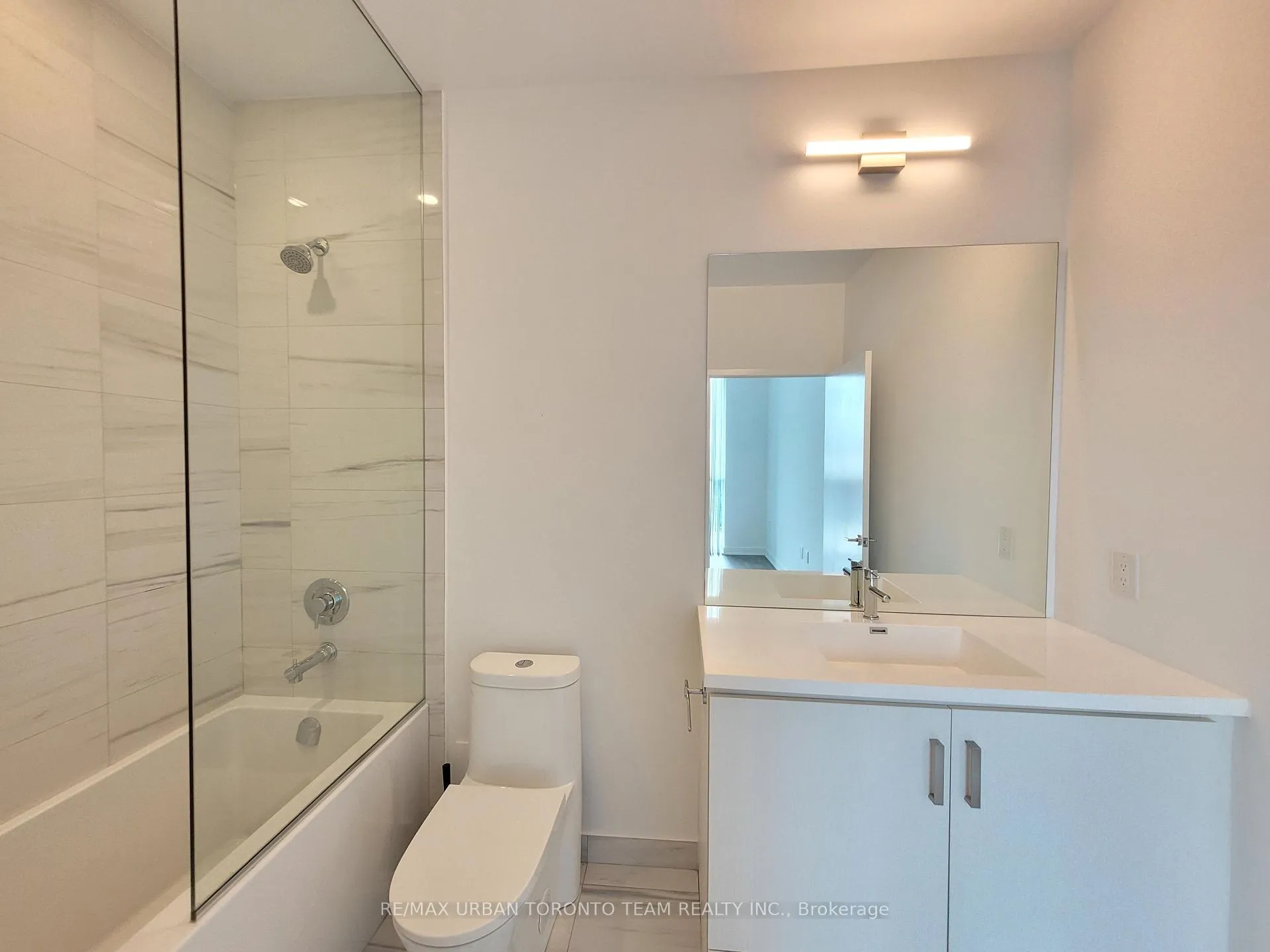 Photo 9 of Unit 316, 38 Honeycrisp Crescent, Vaughan, Vaughan Corporate Centre — HOMEH