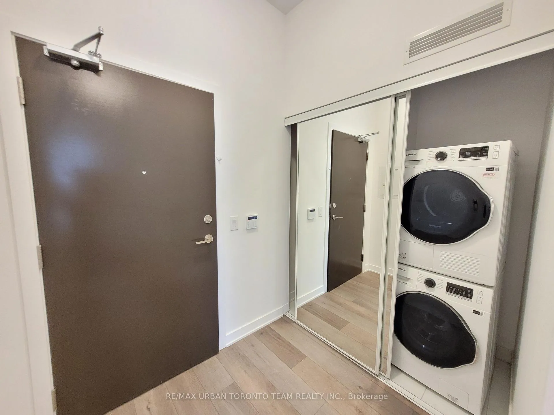Photo 10 of Unit 316, 38 Honeycrisp Crescent, Vaughan, Vaughan Corporate Centre — HOMEH