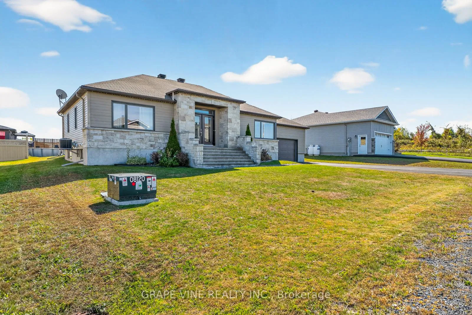 Photo 3 of 18 Calco Crescent, North Stormont, North Stormont (Roxborough) Twp — HOMEH