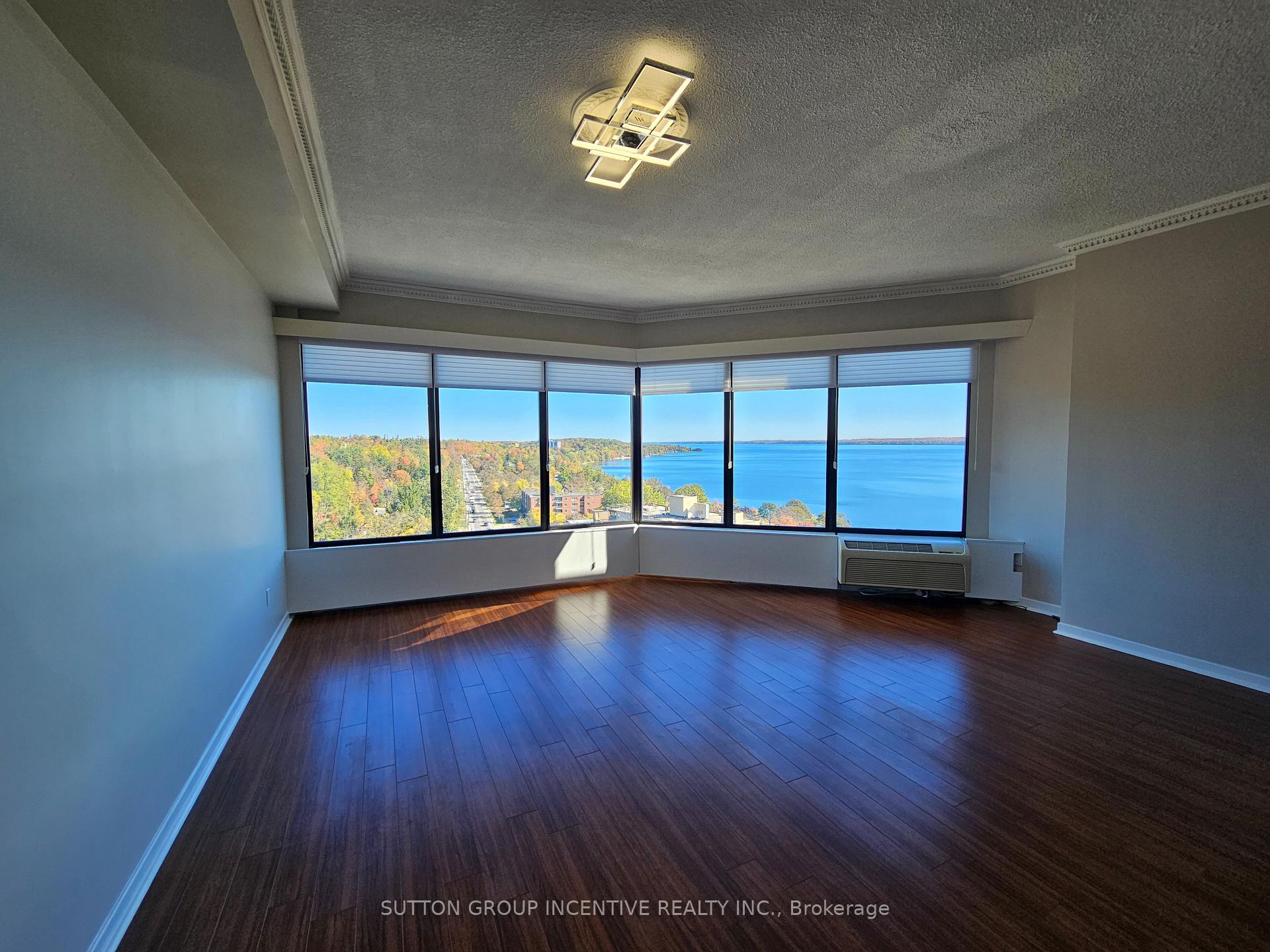 Photo 10 of Unit PH-1503, 181 Collier Street, Barrie, North Shore — HOMEH