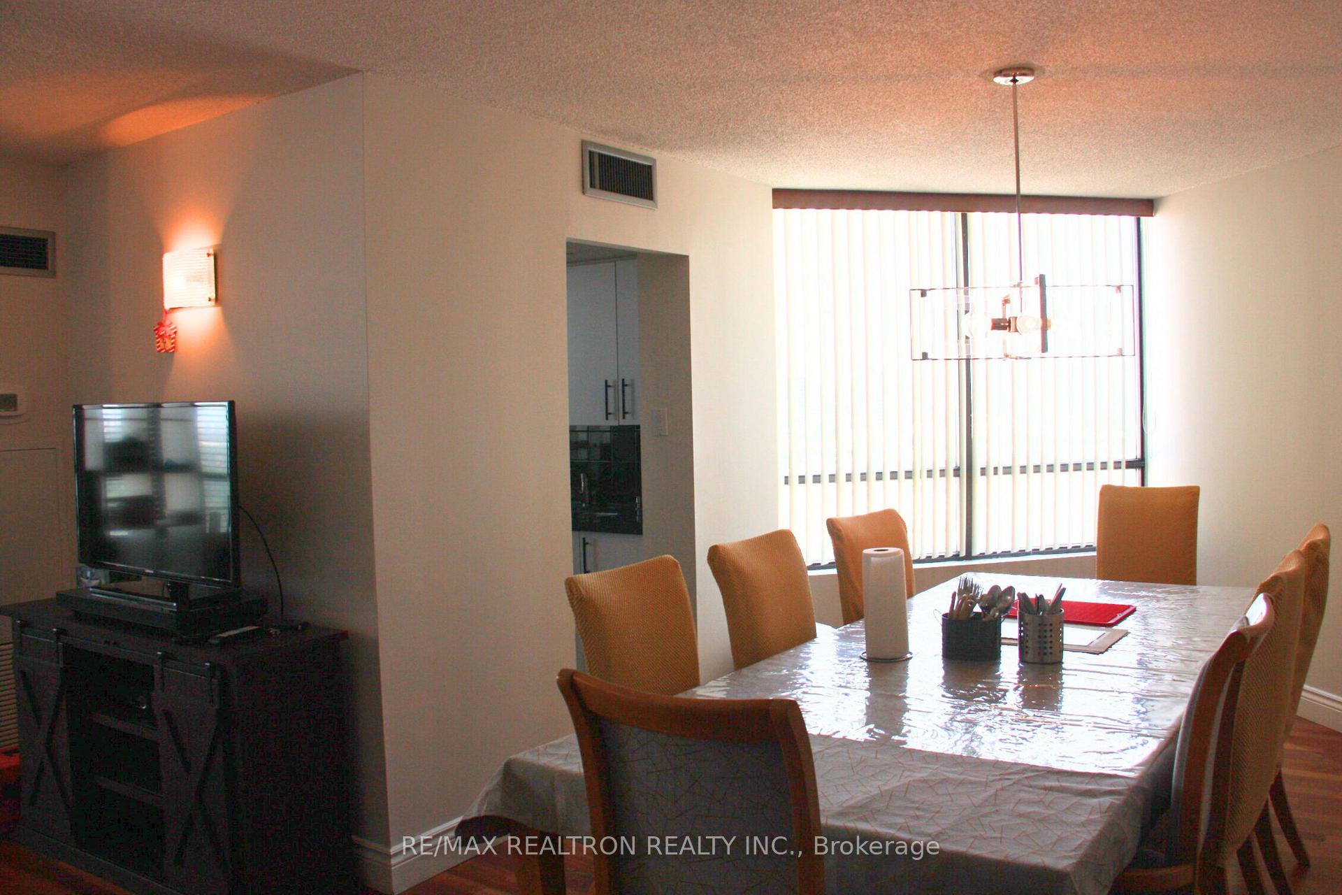 Photo 3 of Unit 1603, 7460 Bathurst Street, Vaughan, Brownridge — HOMEH