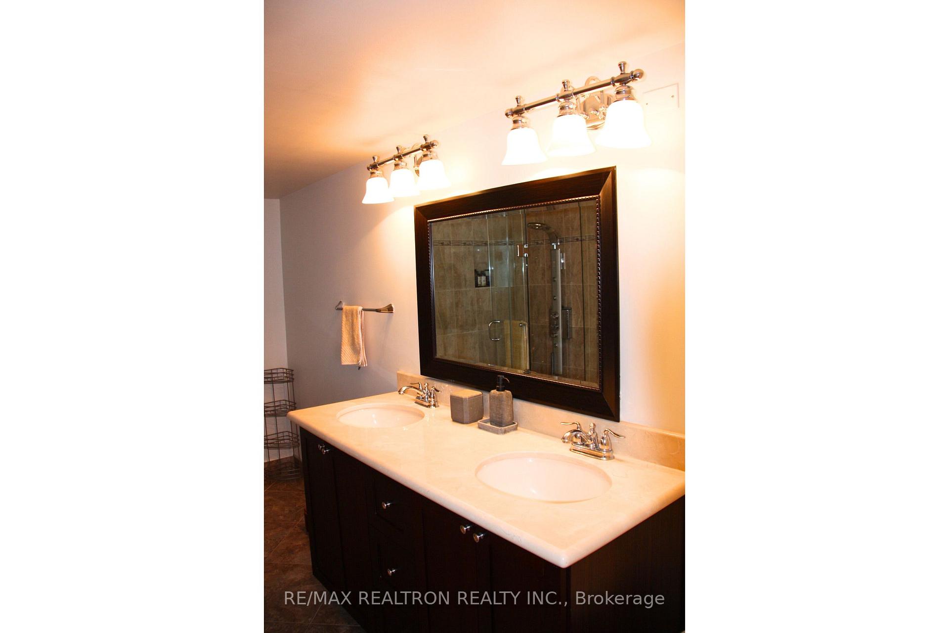 Photo 8 of Unit 1603, 7460 Bathurst Street, Vaughan, Brownridge — HOMEH