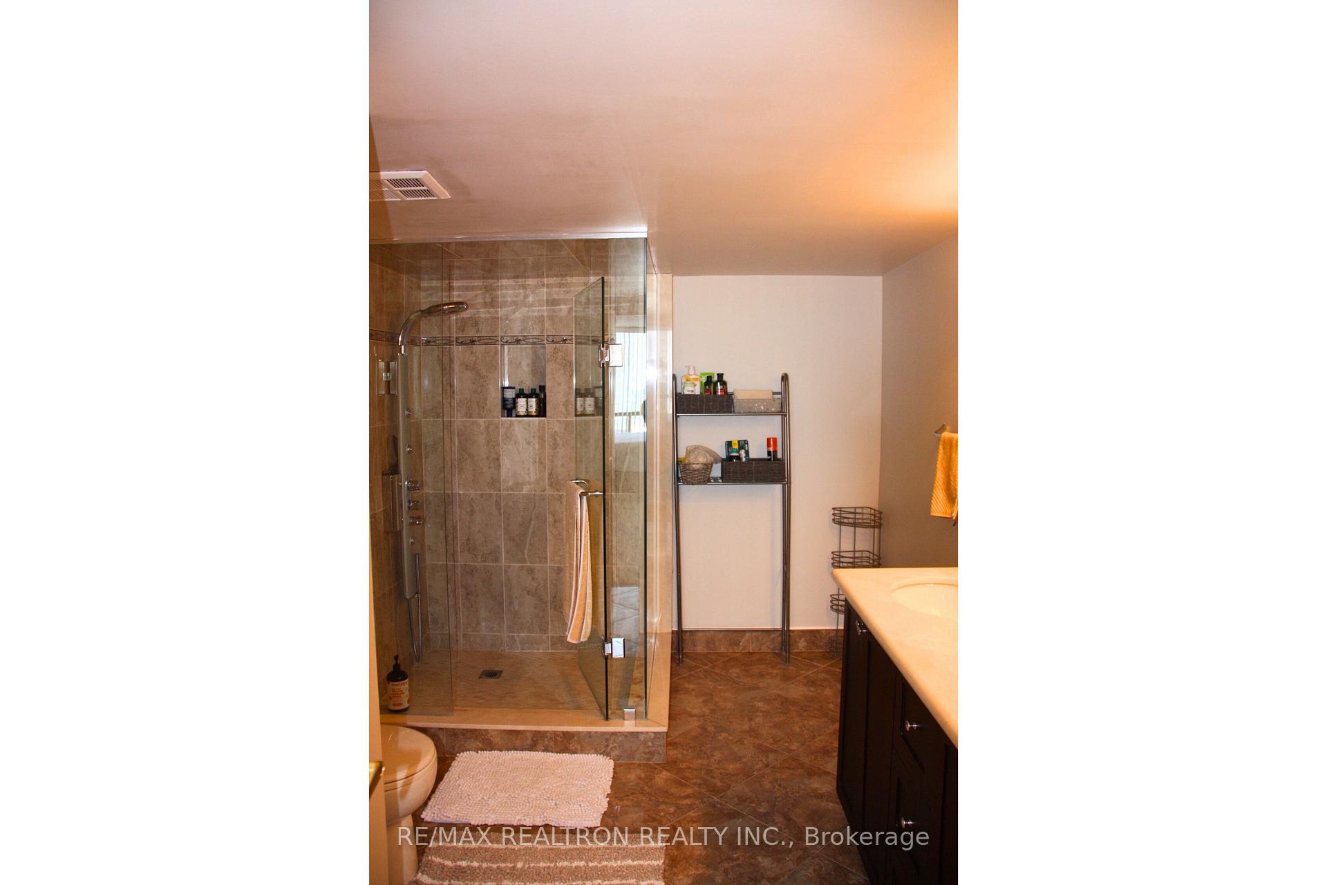 Photo 9 of Unit 1603, 7460 Bathurst Street, Vaughan, Brownridge — HOMEH