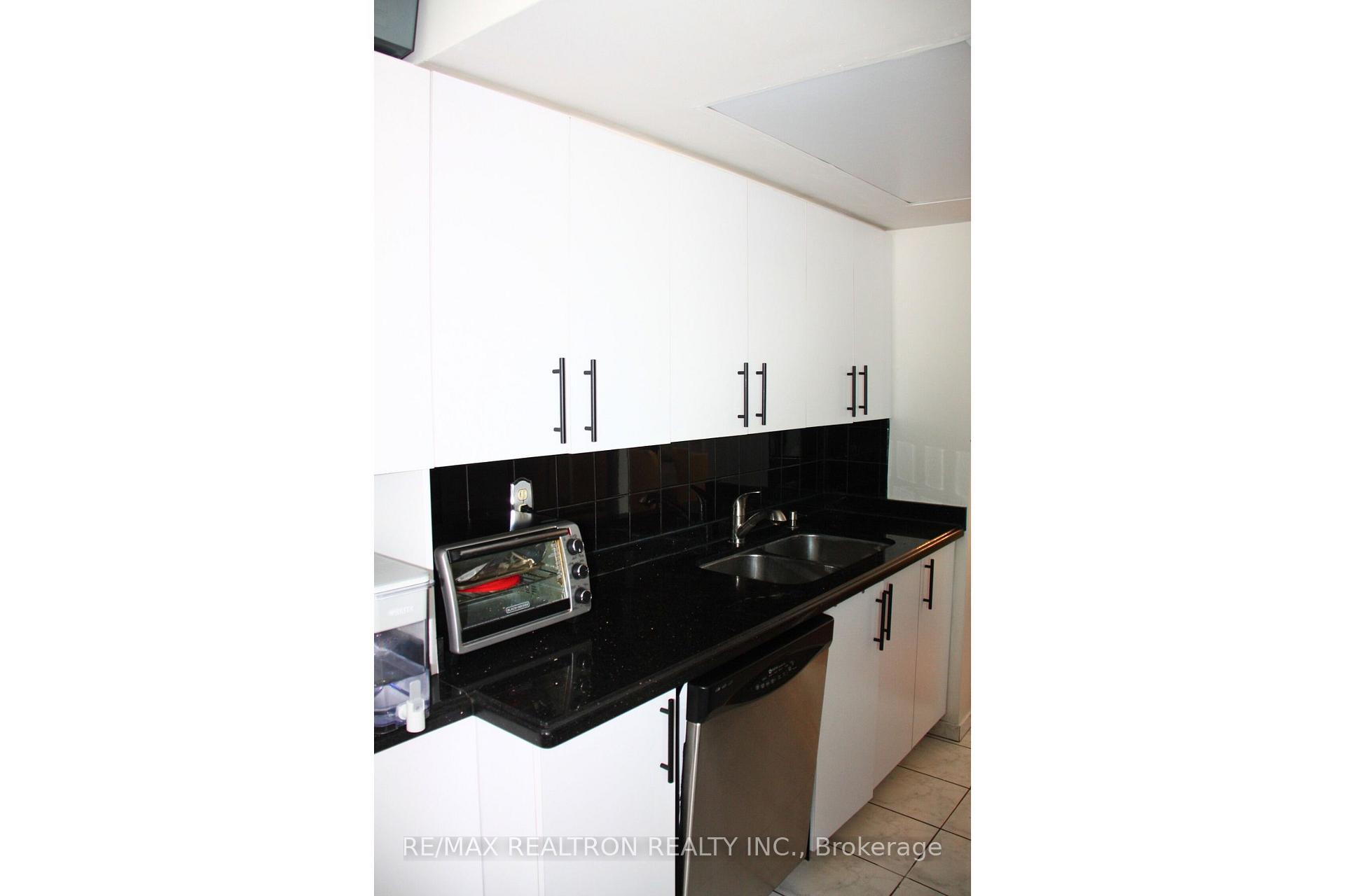 Photo 15 of Unit 1603, 7460 Bathurst Street, Vaughan, Brownridge — HOMEH