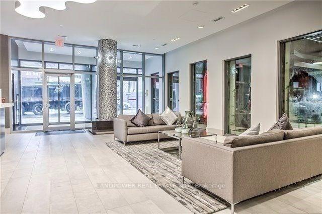 Front of Unit 625, 525 Adelaide Street W