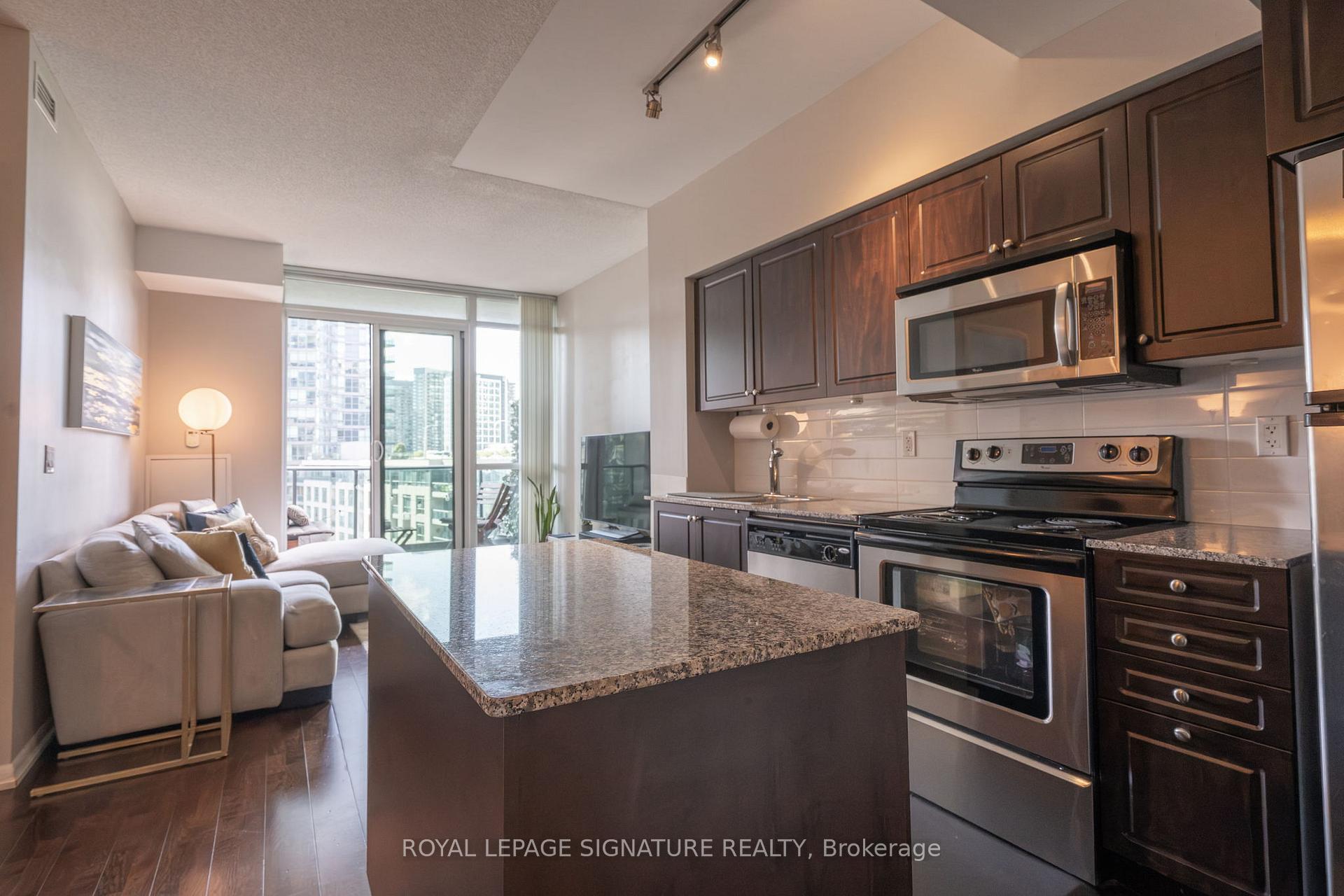 Front of Unit 884, 209 Fort York Boulevard