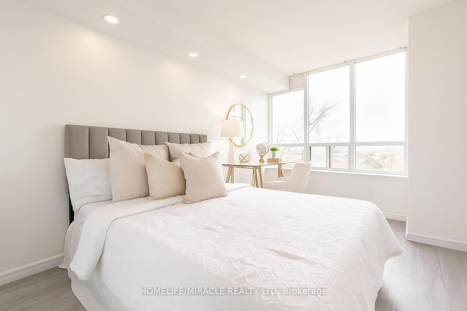 Photo 5 of Unit 601, 91 Townsgate Drive, Vaughan, Crestwood-Springfarm-Yorkhill — HOMEH