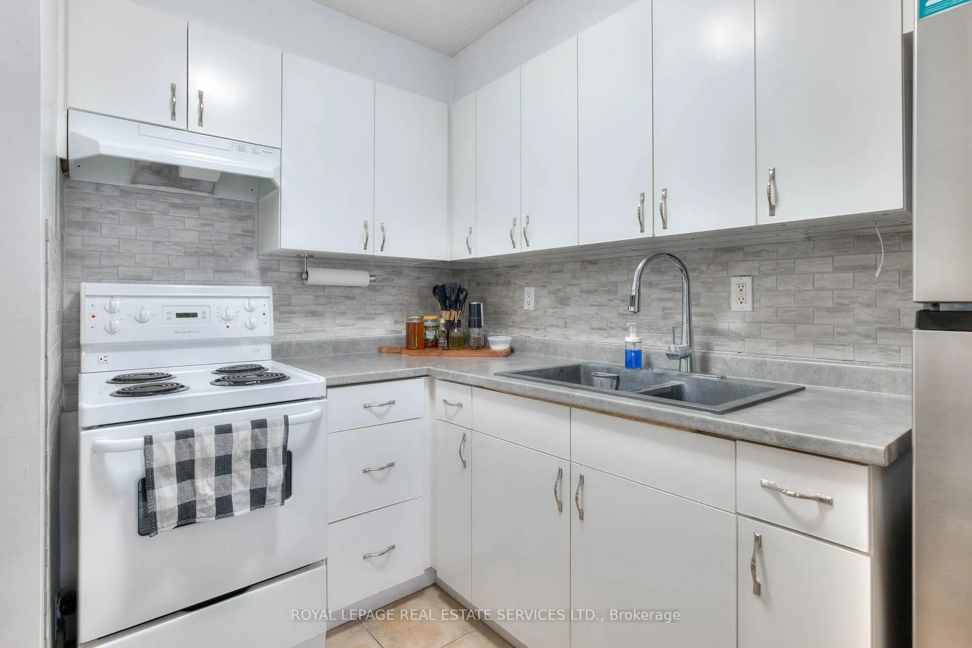 Photo 8 of Unit 301, 64 Benton Street, Kitchener, Cedar Hill — HOMEH