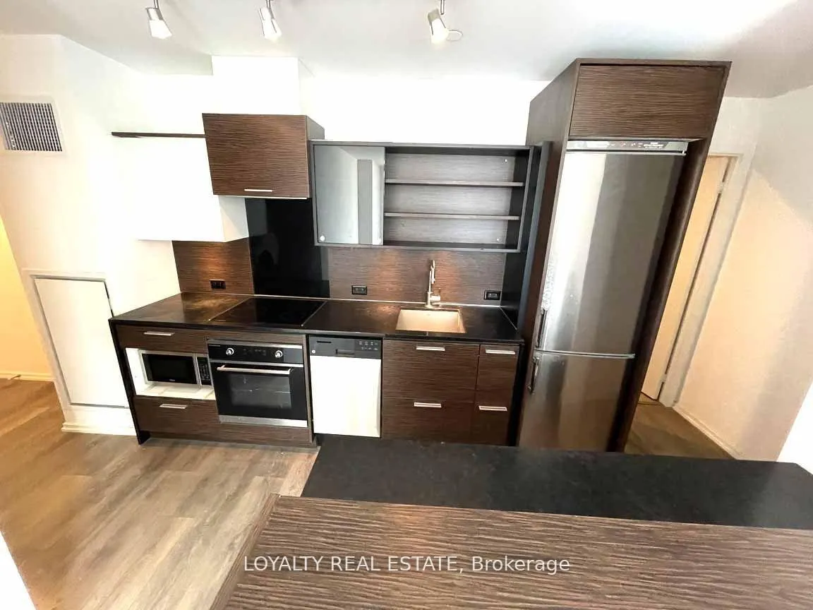 Photo 2 of Unit 1101, 75 St Nicholas Street, Toronto, Bay Street Corridor — HOMEH
