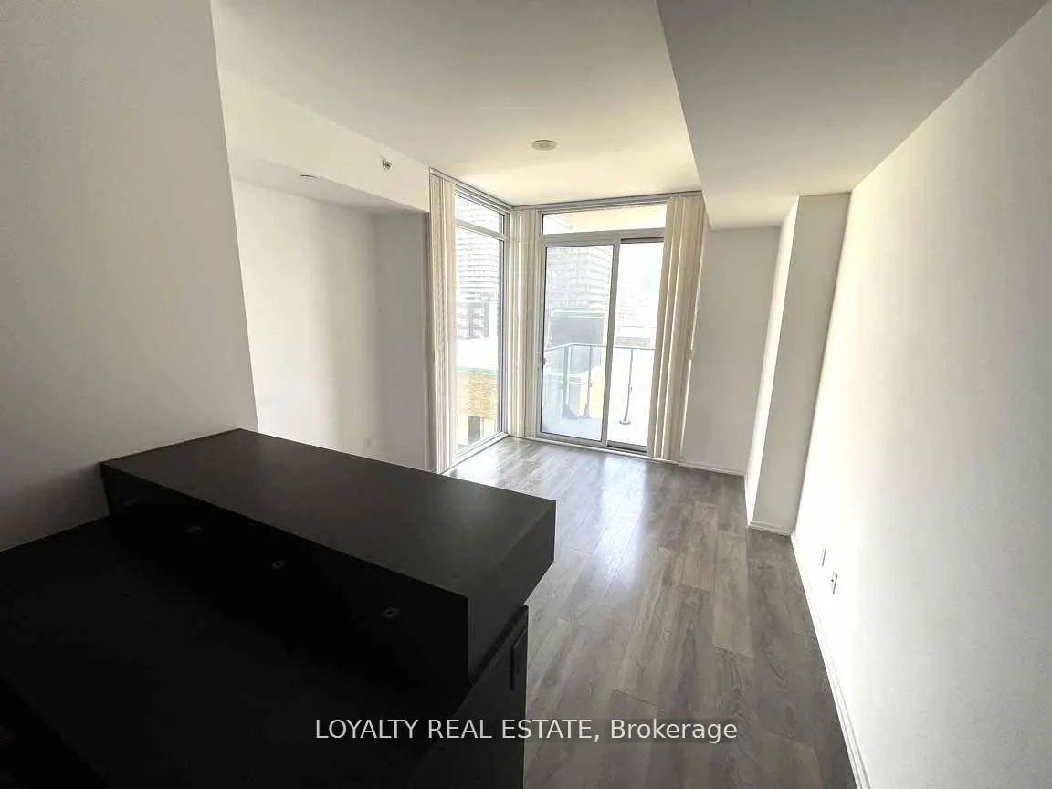 Photo 4 of Unit 1101, 75 St Nicholas Street, Toronto, Bay Street Corridor — HOMEH
