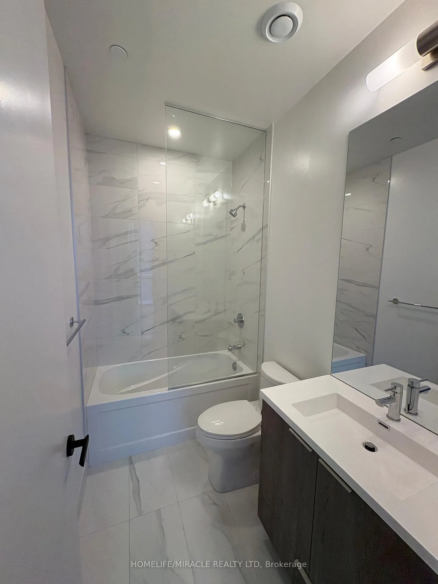 Photo 5 of Unit 607, 8 Interchange Way, Vaughan, Vaughan Corporate Centre — HOMEH