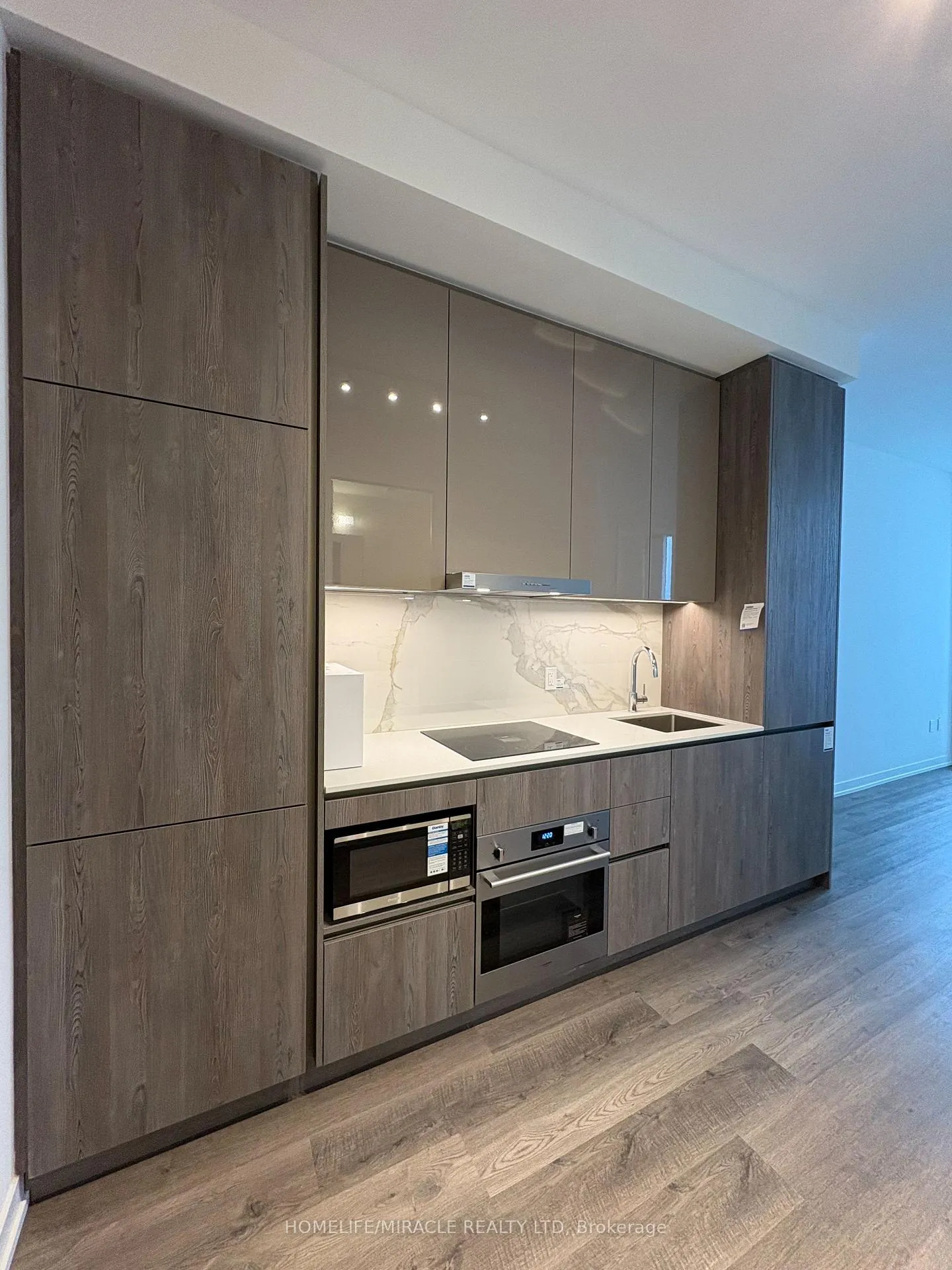 Photo 8 of Unit 607, 8 Interchange Way, Vaughan, Vaughan Corporate Centre — HOMEH