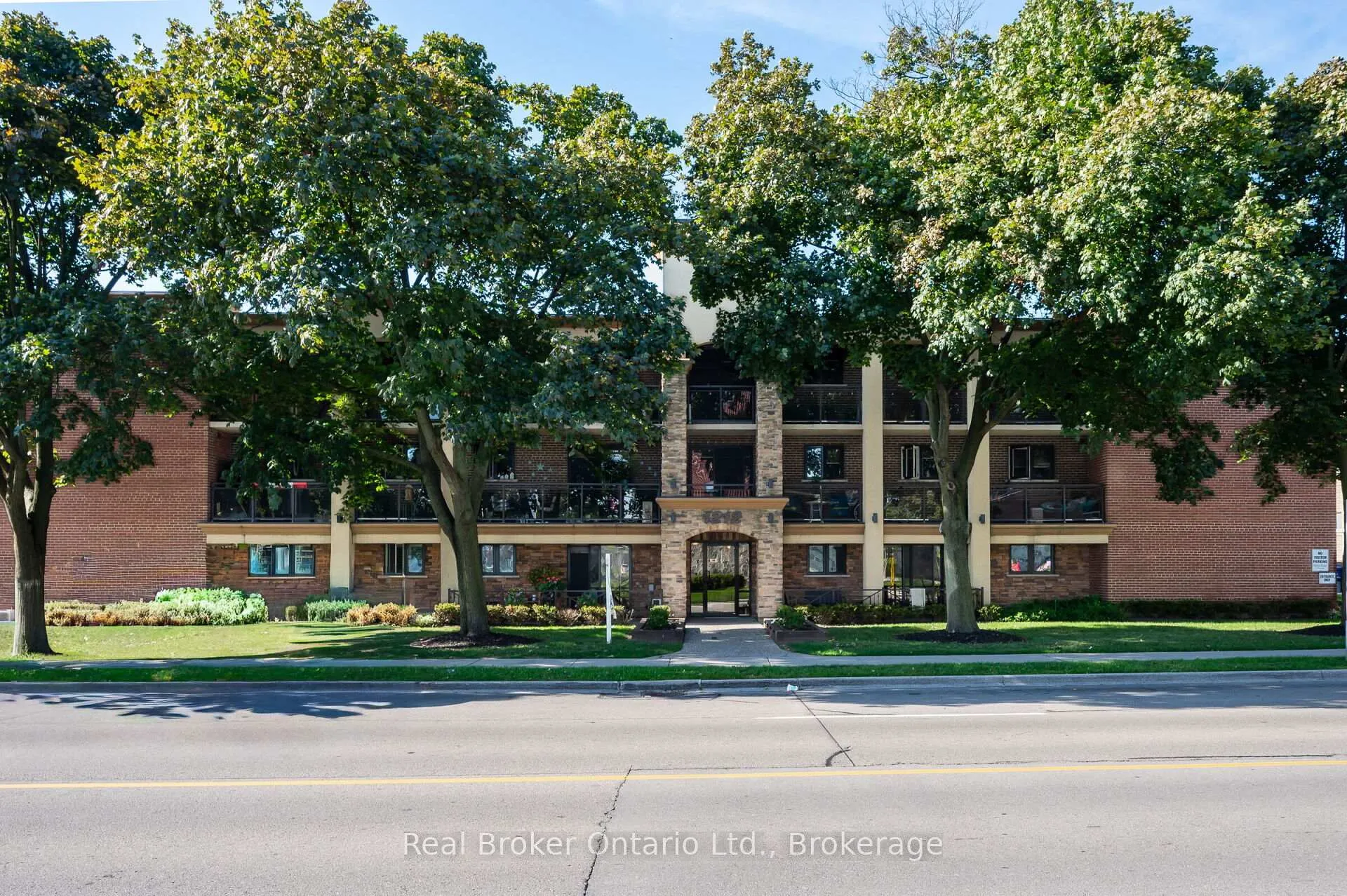 Photo 1 of Unit 303, 1212 Fennell Avenue E, Hamilton, Huntington — HOMEH