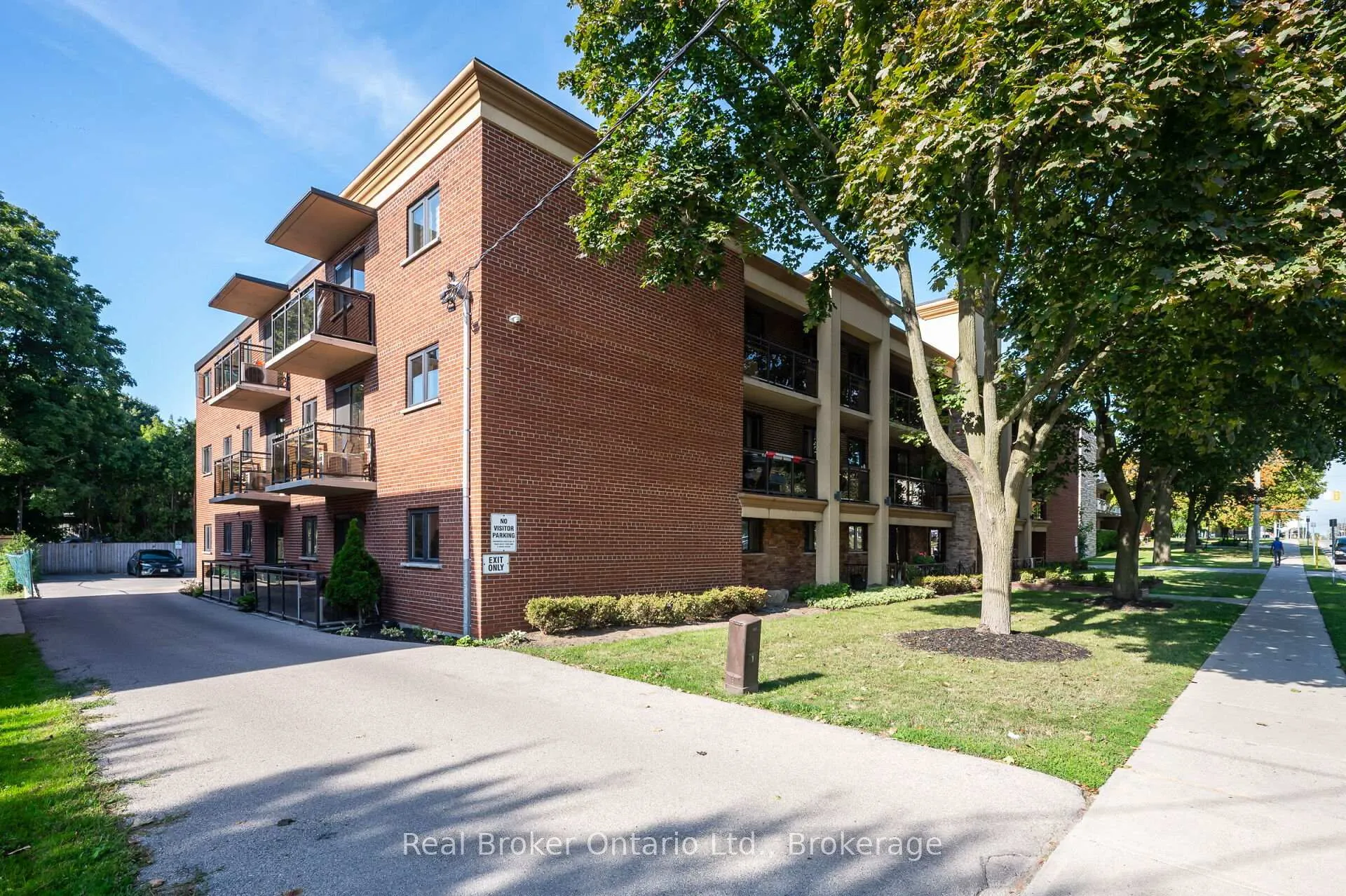 Photo 3 of Unit 303, 1212 Fennell Avenue E, Hamilton, Huntington — HOMEH