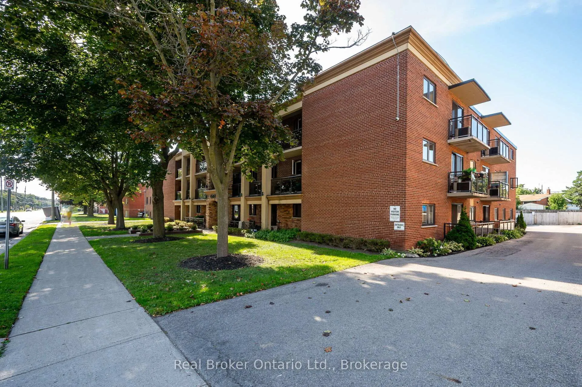 Photo 4 of Unit 303, 1212 Fennell Avenue E, Hamilton, Huntington — HOMEH