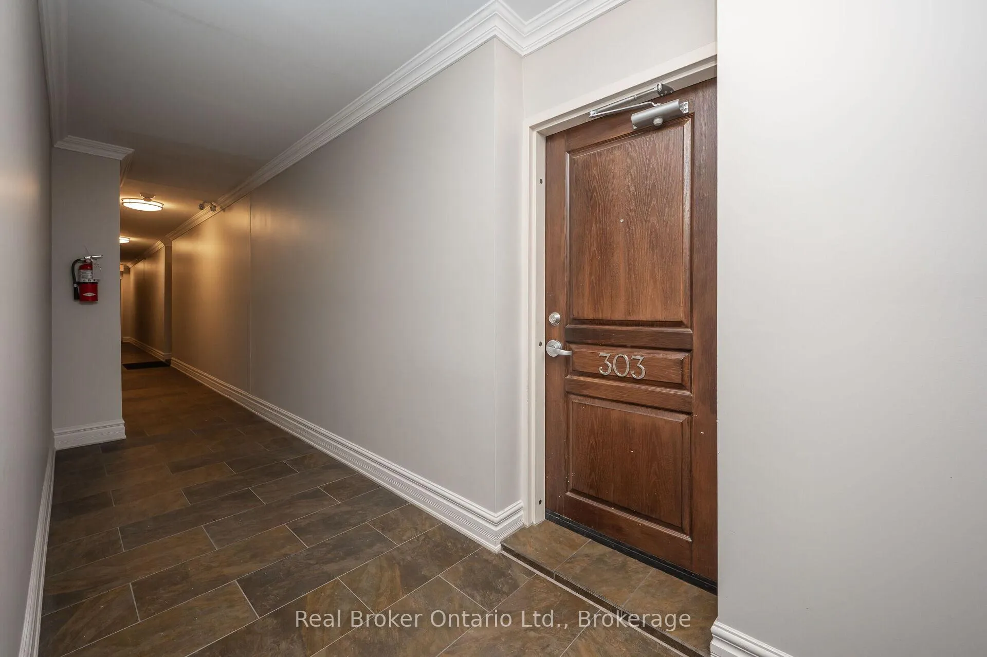 Photo 6 of Unit 303, 1212 Fennell Avenue E, Hamilton, Huntington — HOMEH