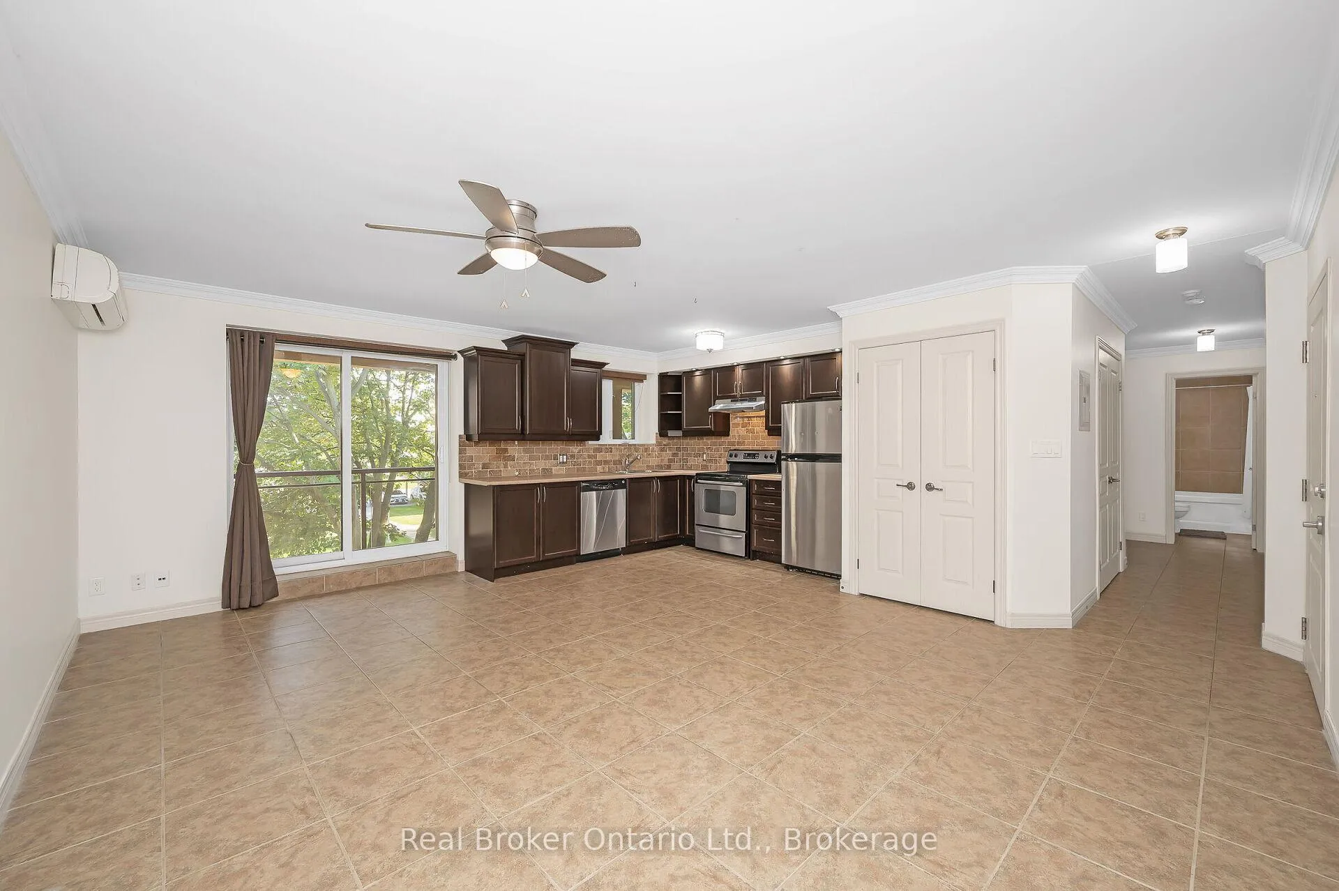 Photo 9 of Unit 303, 1212 Fennell Avenue E, Hamilton, Huntington — HOMEH