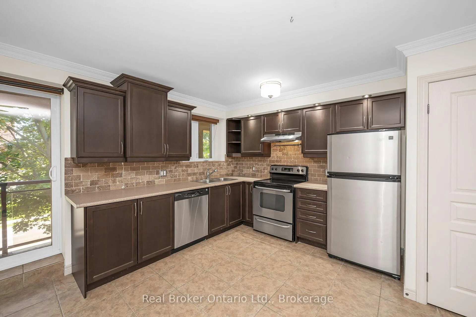 Photo 10 of Unit 303, 1212 Fennell Avenue E, Hamilton, Huntington — HOMEH