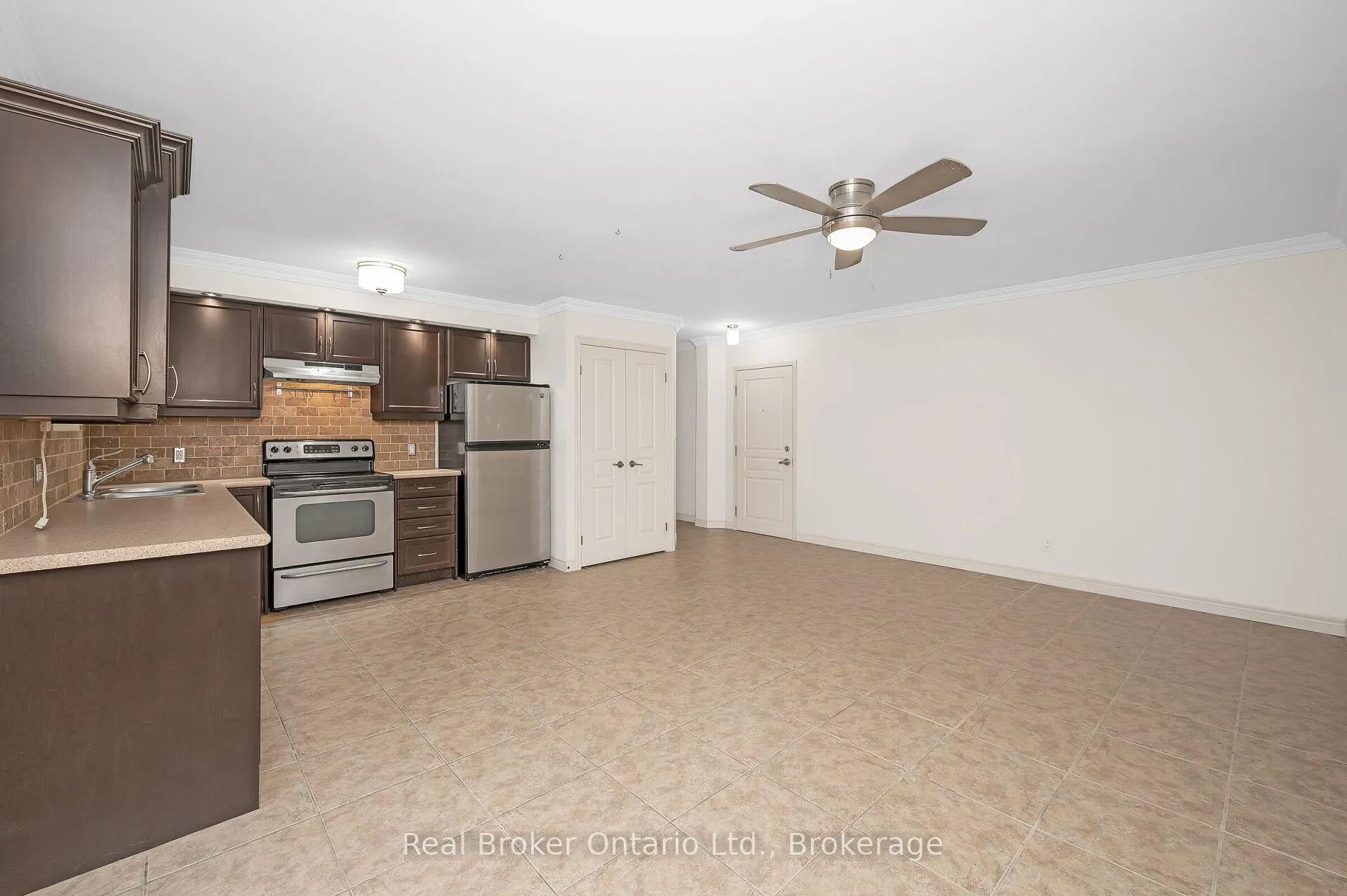 Photo 12 of Unit 303, 1212 Fennell Avenue E, Hamilton, Huntington — HOMEH