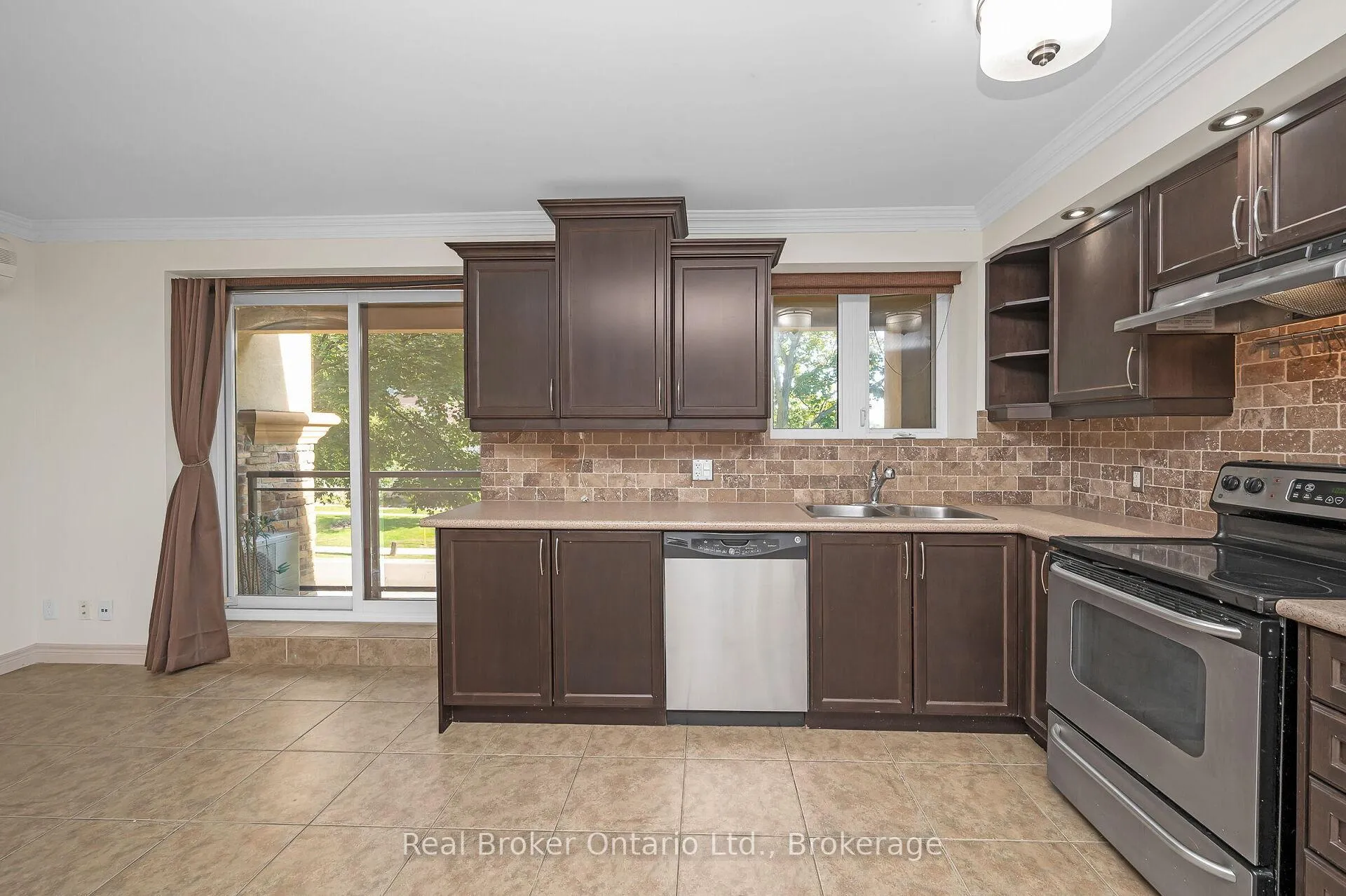 Photo 13 of Unit 303, 1212 Fennell Avenue E, Hamilton, Huntington — HOMEH