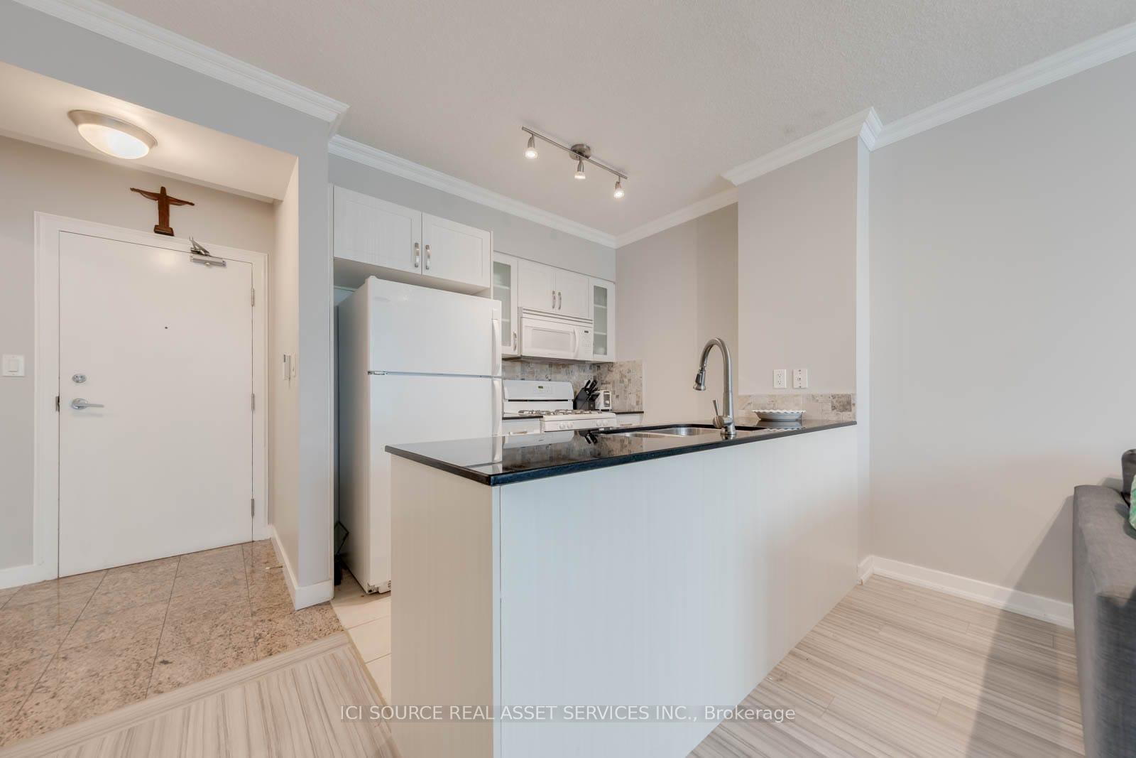 Photo 2 of Unit 2209, 5 Mariner Terrace, Toronto, Waterfront Communities — HOMEH