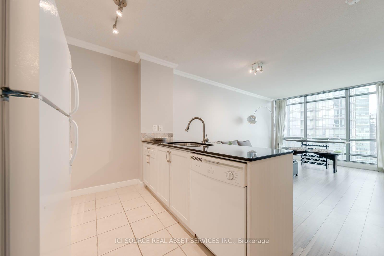 Photo 3 of Unit 2209, 5 Mariner Terrace, Toronto, Waterfront Communities — HOMEH
