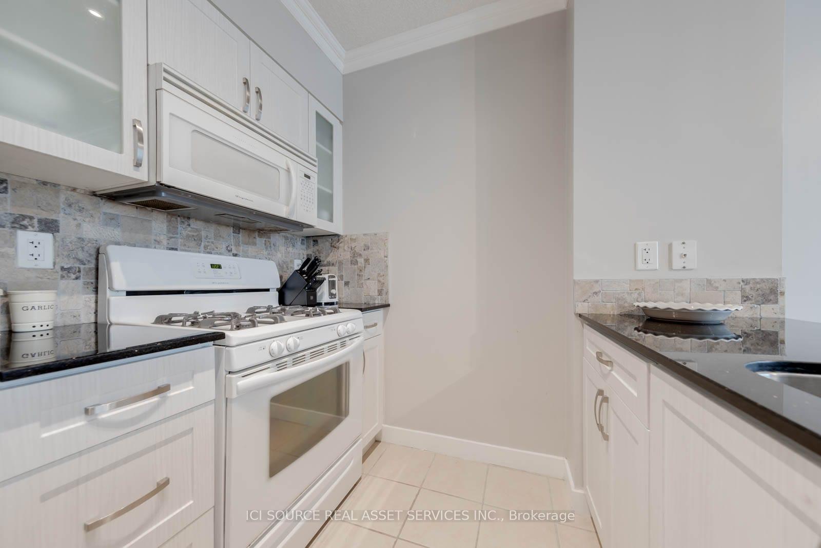 Photo 4 of Unit 2209, 5 Mariner Terrace, Toronto, Waterfront Communities — HOMEH