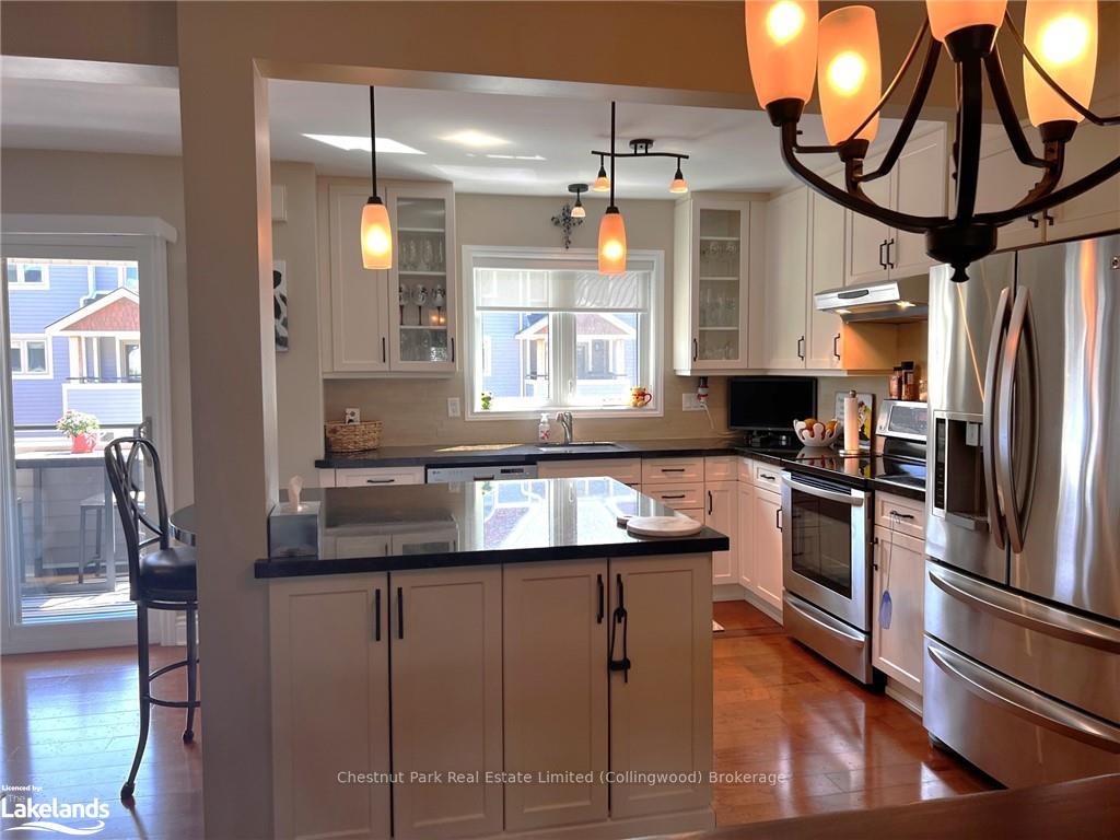 Photo 6 of 56 Lighthouse Lane W, Collingwood — HOMEH
