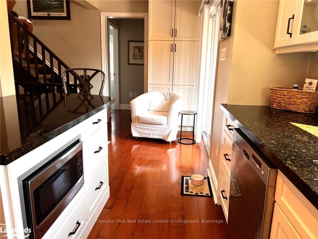 Photo 7 of 56 Lighthouse Lane W, Collingwood — HOMEH