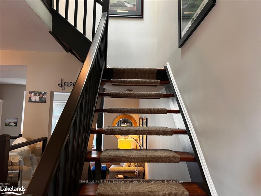 Photo 12 of 56 Lighthouse Lane W, Collingwood — HOMEH